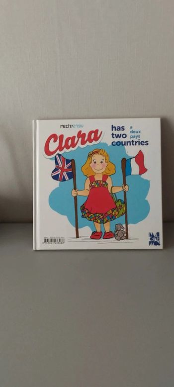 Clara has two countries livre bilingue