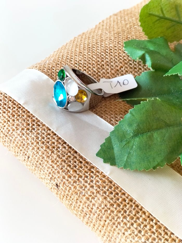Bague argentée originale en acier inoxydable colorée avec pierres neuve - photo numéro 2