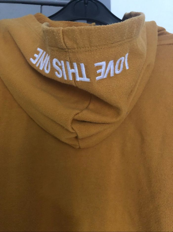 Sweet à capuche de chez Bershka taille S - photo numéro 3