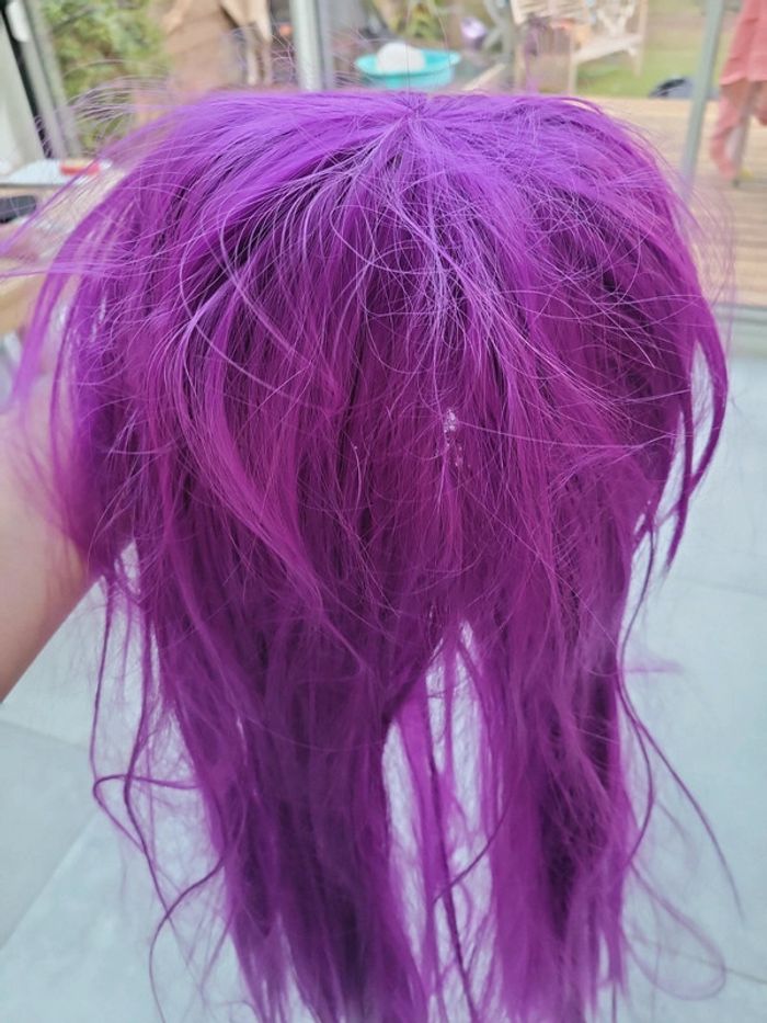 Perruque violet cheveux long et frange taille adulte - photo numéro 7