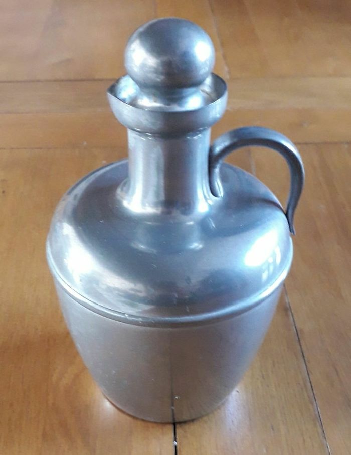 Carafe étain