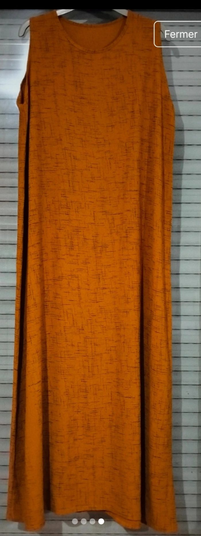 Robe longue sans manche en très bon état - photo numéro 2