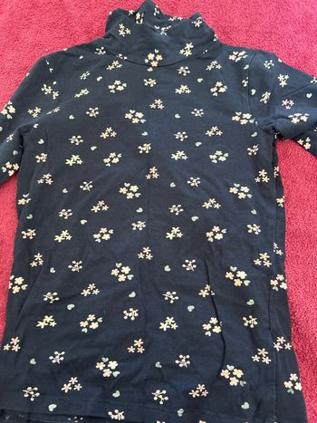 Col roulé bleu motifs fleurs 