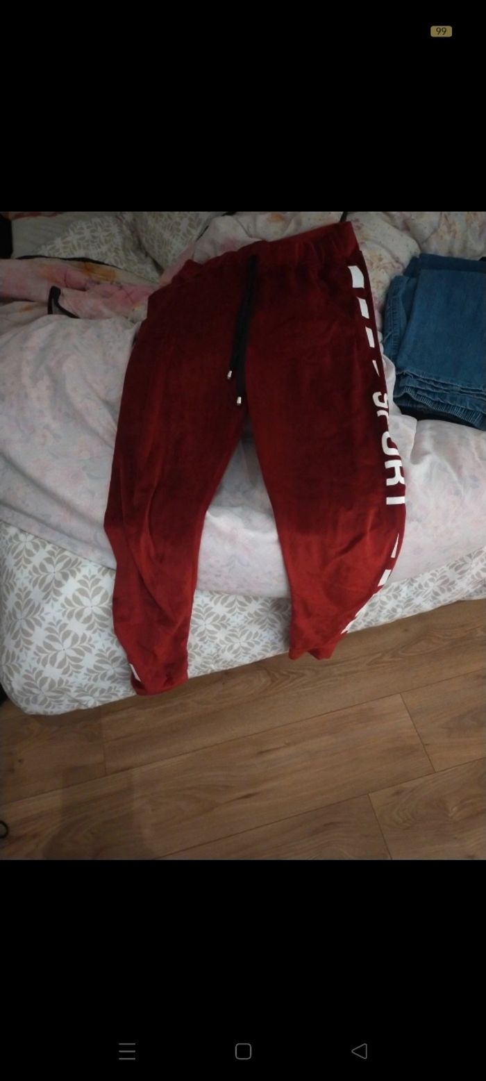 Je vends un short un jogging et une robe enfant - photo numéro 2