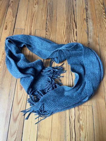 Écharpe grise à frange