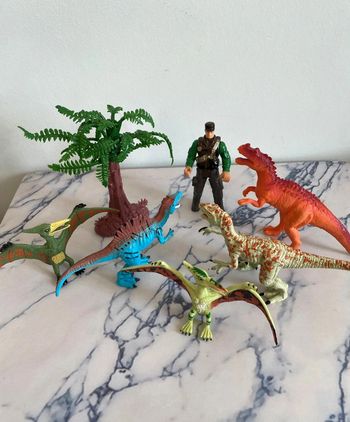Lot dinosaures.