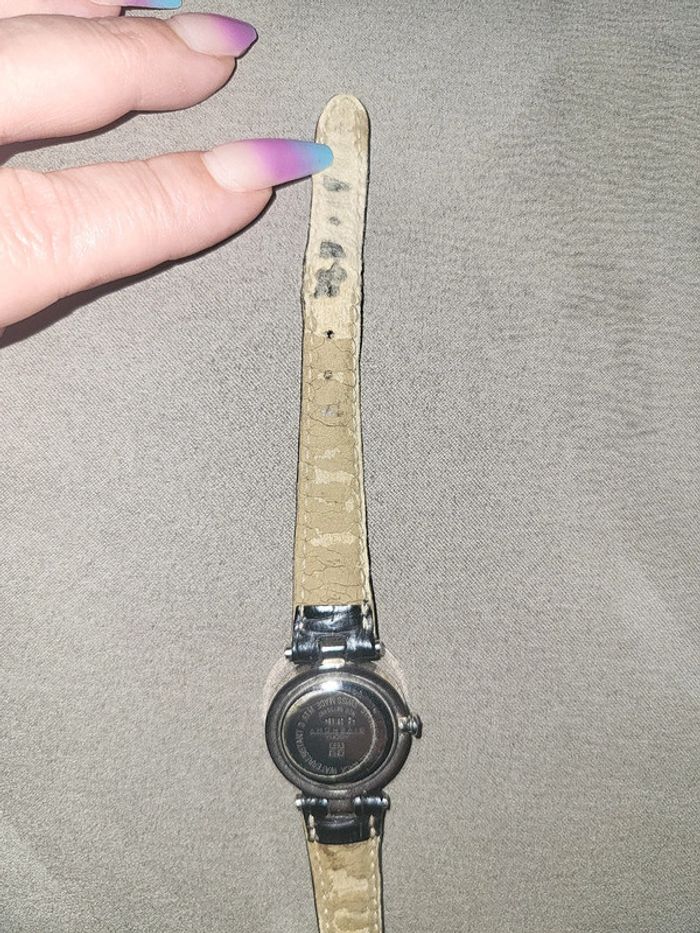 Montre Givenchy bon état - photo numéro 7