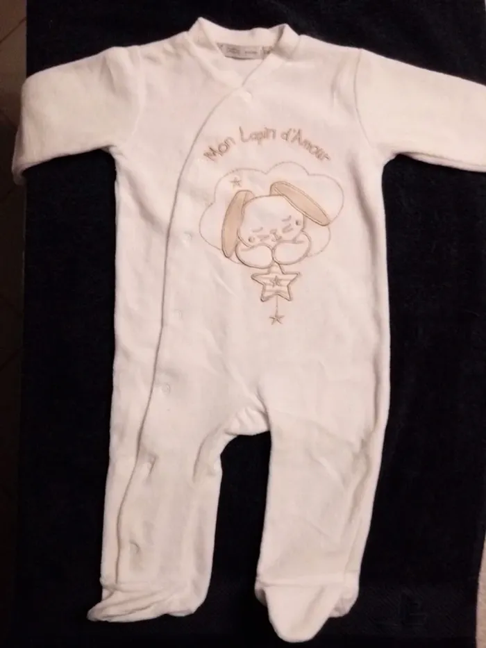 Pyjamas grenouillère 6 mois (réf perso D1)(familleac72)