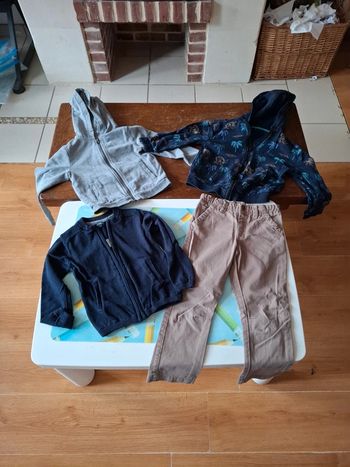 Lot sweats et pantalon 5 ans