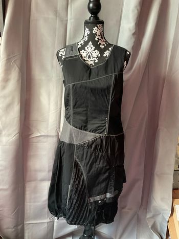 Robe noire couture blanche neuve T3 (n°38)