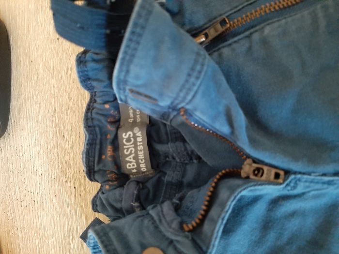1 salopette et 3 jeans filles Taille 4 ans - photo numéro 10