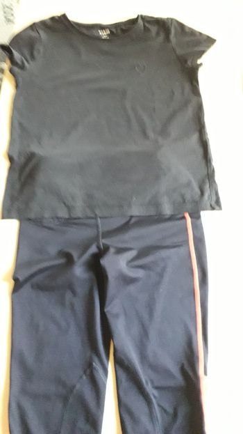 Ensemble tshirt  Kiabi et pantalon sport Decathlon 8 ans