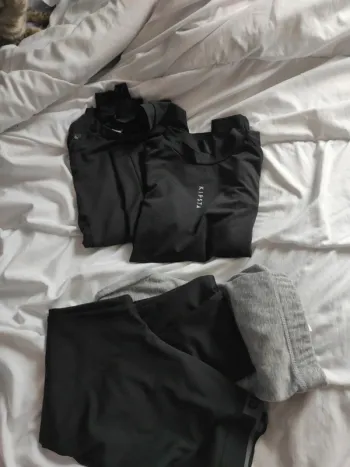 Lot de 2 sous pulls  et 2 collants