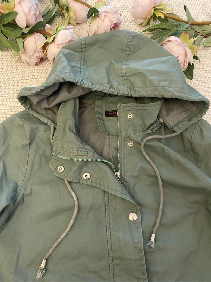 Veste avec capuche pour femme , en très bon état , taille unique 38/40 - photo numéro 2