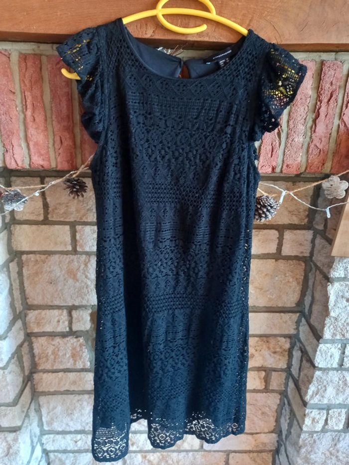 Robe noire courte style dentelle