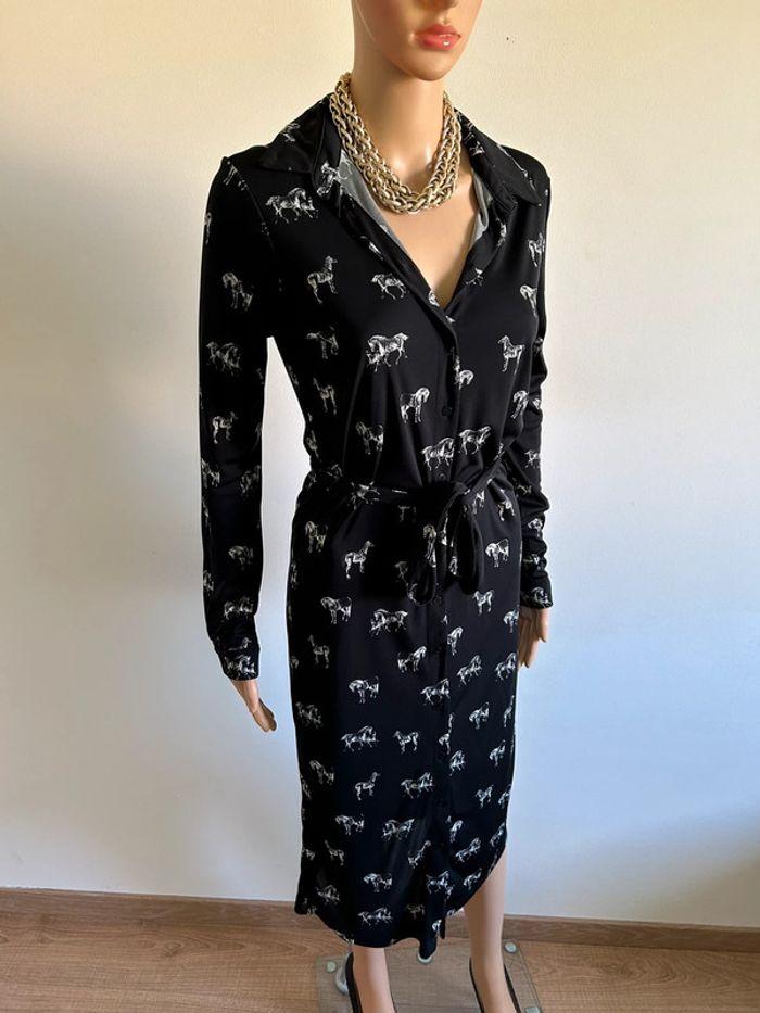 Robe noire et blanche imprimée mi longue WE taille S jamais portée - photo numéro 2