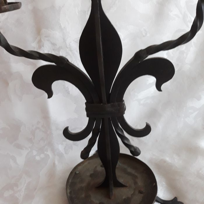 Faby27800 Chandeliers Bougeoirs en fer avec fleur de lys x 2, fait main. - photo numéro 4