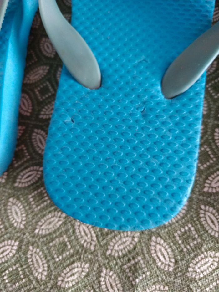 Paires de claquettes neuves taille 30/31 - photo numéro 5