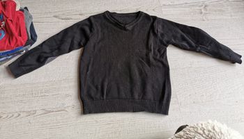 Pull 4 ans mini bouloche voir photo