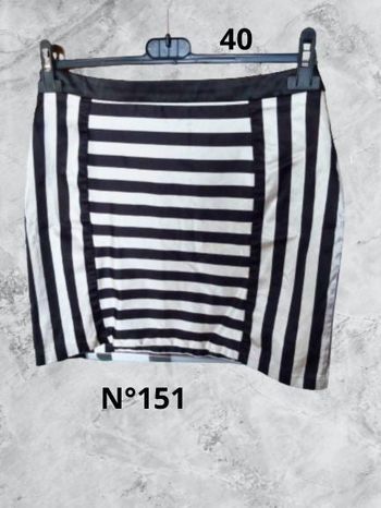 N°151 Jupe noir/blanc T40. Naf Naf.