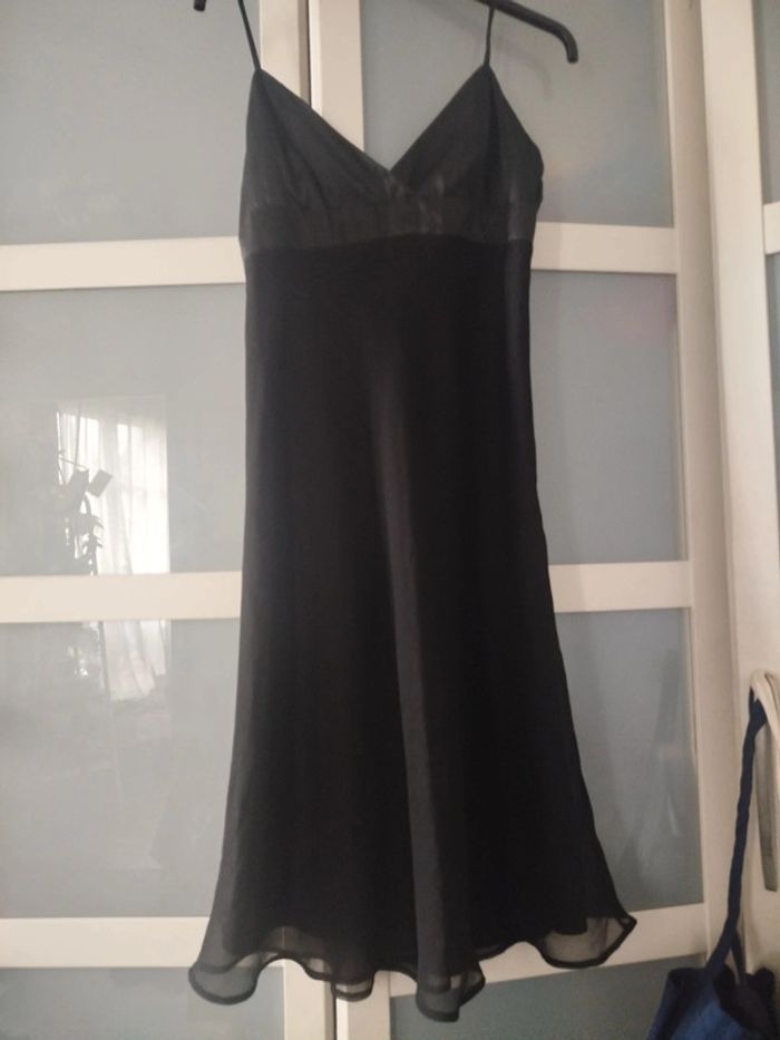 Jolie robe mi longue noire - photo numéro 2