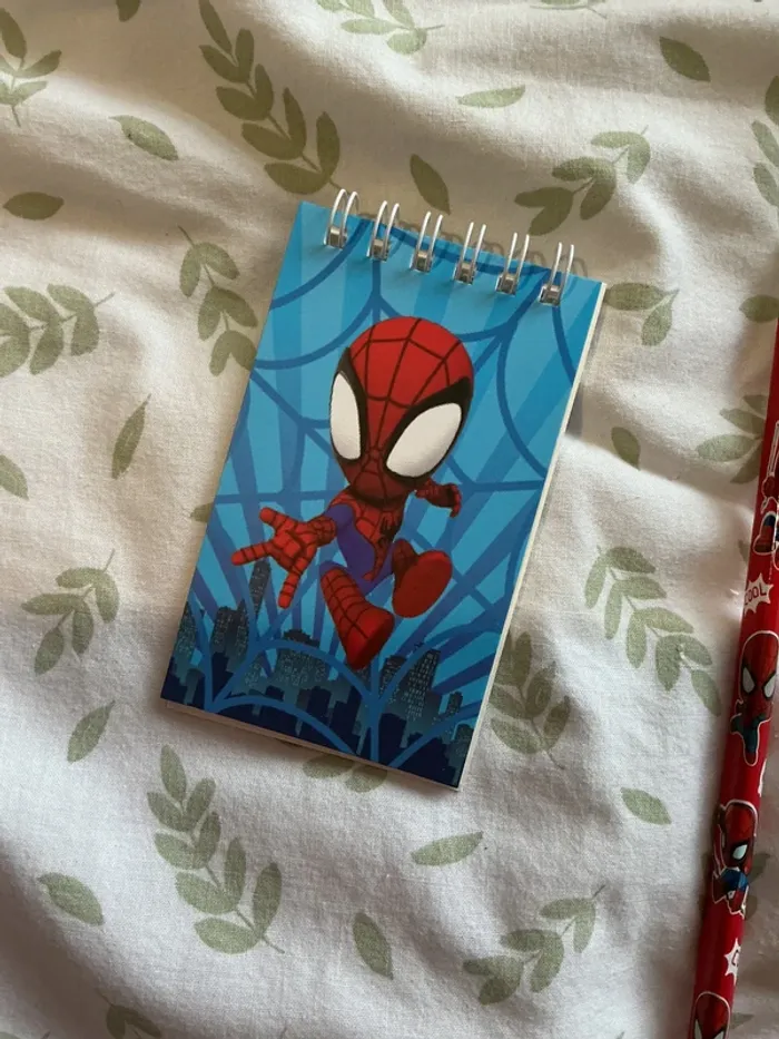 lot Marvel Spiderman crayon et carnet - photo numéro 3