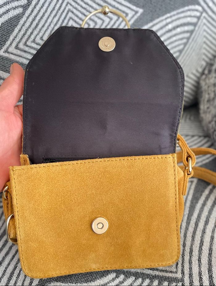 Sac Bandoulière réglable en imitation Daim jaune Moutarde ASOS - photo numéro 5
