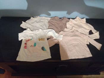 Lot de sous pull col roulé et de t shirt manches longues 2 ans