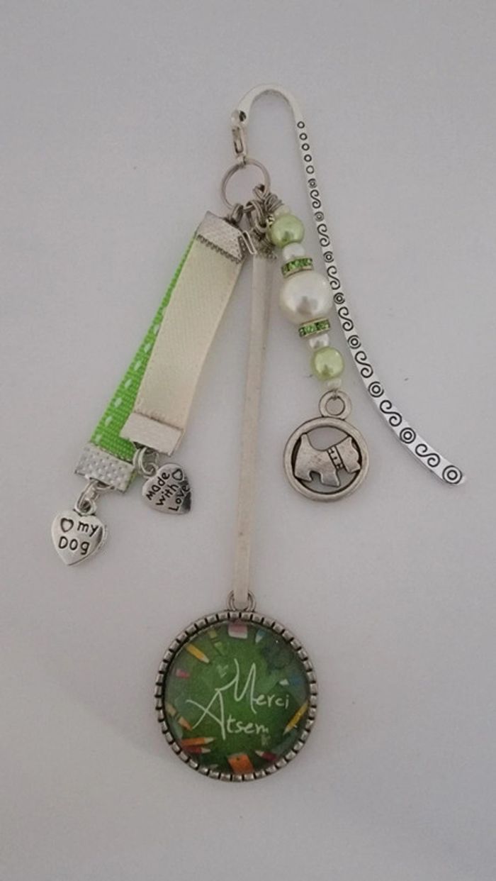 Cadeau atsem, bijoux de sac ou marque page " merci atsem"