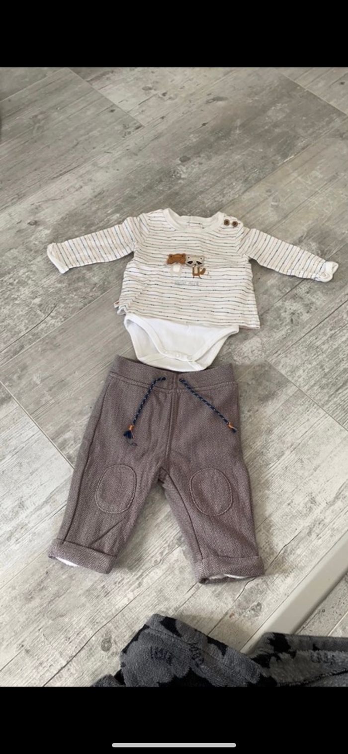 Ensemble pantalon +t-shirt - photo numéro 2