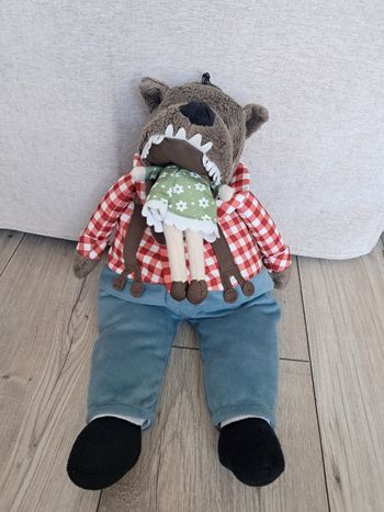 Peluche ikea. Grand méchant loup et grand mere. Conte petit chaperon rouge 