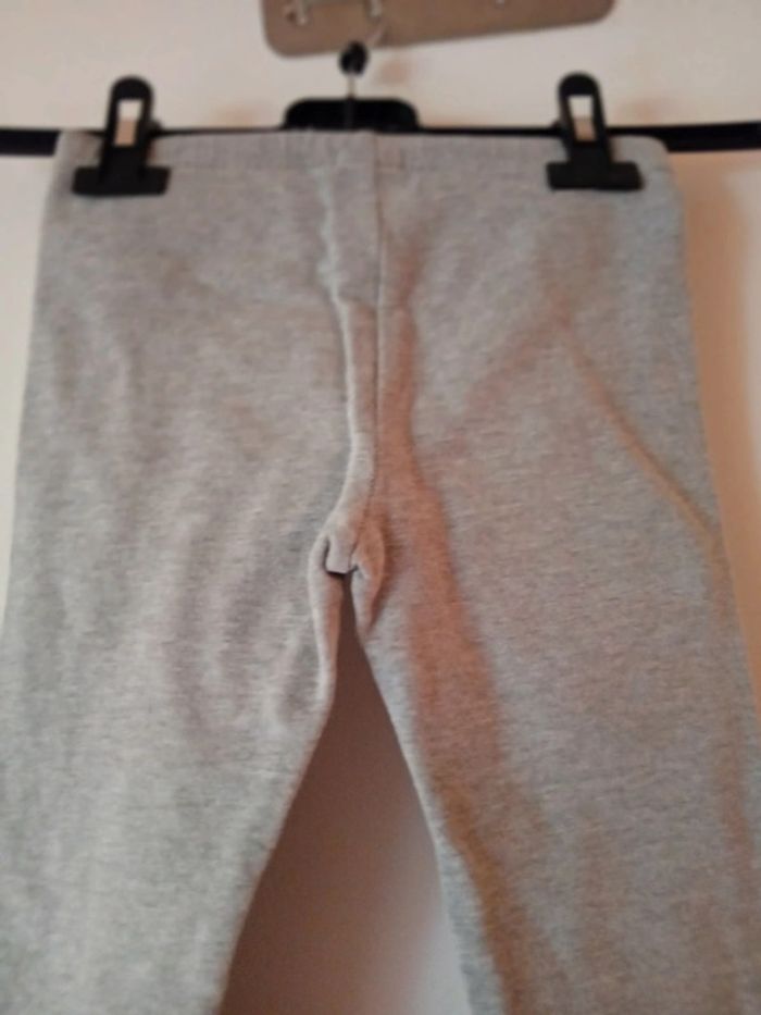 Joli legging gris. C&A. 7 ans - photo numéro 6