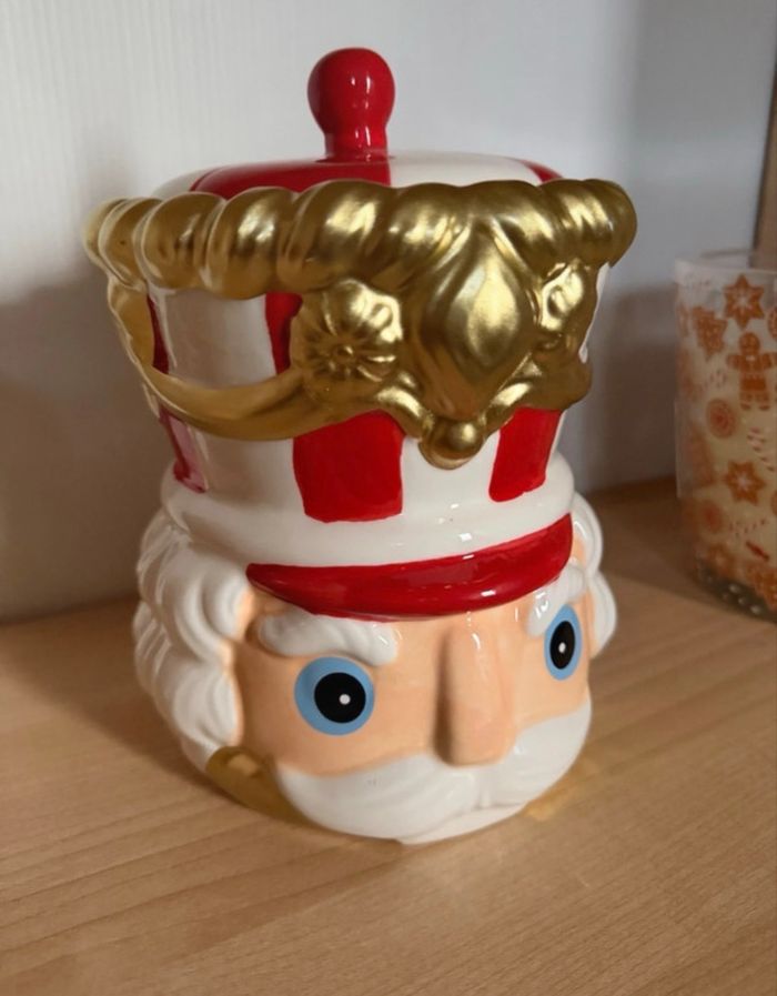 Pot à bonbons confiserie spécial Noël en forme de casse-noisettes