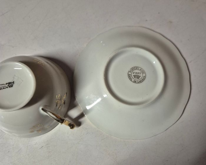 Lot tasses et sous tasse vintage porcelaine Limoges blanche et dorures - photo numéro 5