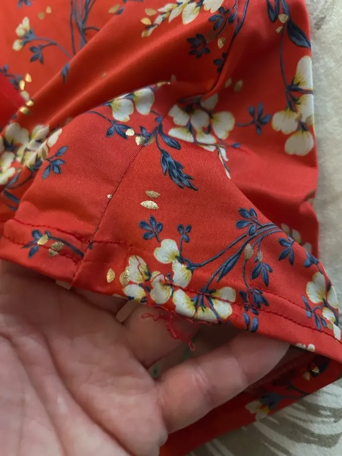 Haut manches longues rouge à motifs - photo numéro 6