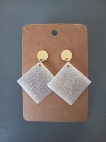 Boucles d'oreilles blanches