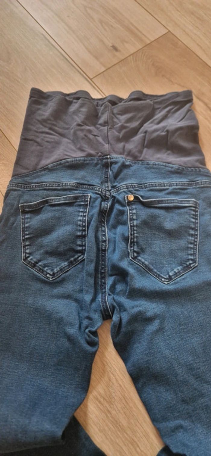 Jean slim bleu foncé de grossesse H&M en bon état Taille 38 - photo numéro 4