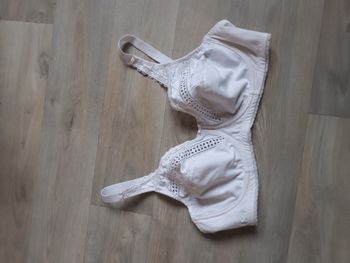 soutien gorge   95d playtex neuf avec armature blanc avec dentelle