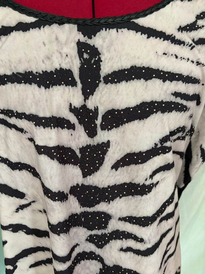 Magnifique blouse manches courtes imprimé animal avec strass - photo numéro 4