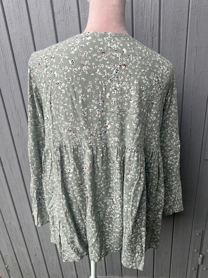 Blouse été légère décolleté col V manches longues fleuri verte blanche - photo numéro 3