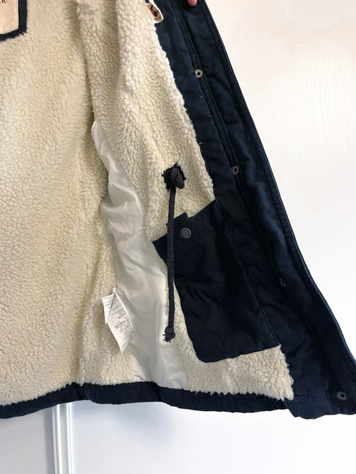 Manteau Hollister bleu marine avec logo rouge - photo numéro 16