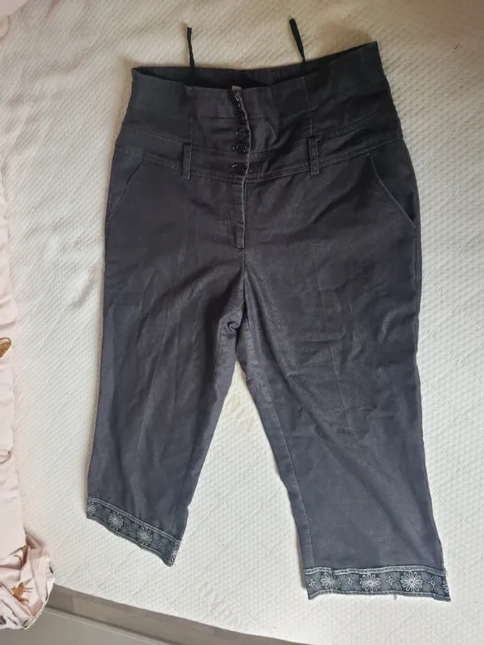 Pantacourt taille haute 42