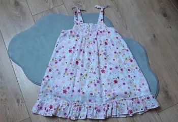 Robe orchestra fleurie 8 ans en parfait état