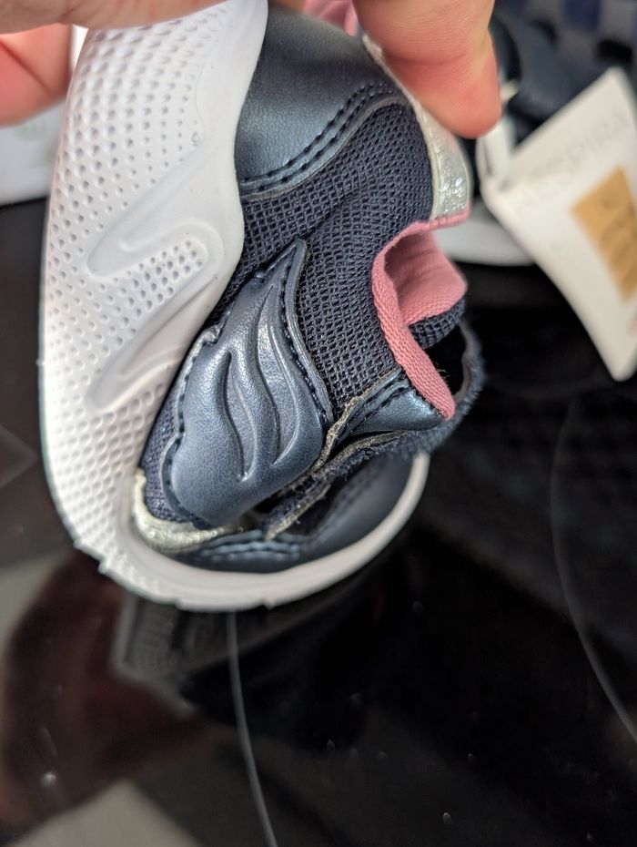 Baskets fille ultra-légeres. Taille 20. Neuf. Geox - photo numéro 8