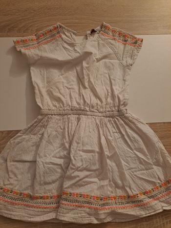 Robe 6 ans tape à l'œil