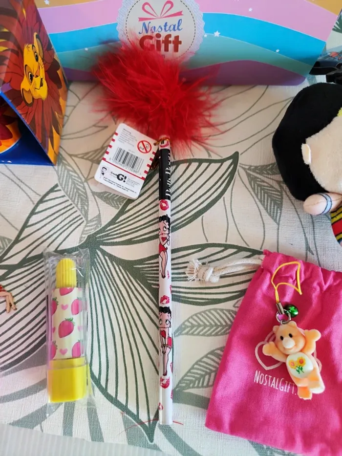 Coffret cadeau femme Mignonnerie des années 80/90 6 cadeaux Bisounours etc - photo numéro 4