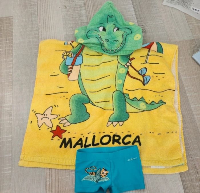Sortie de bain et maillot
