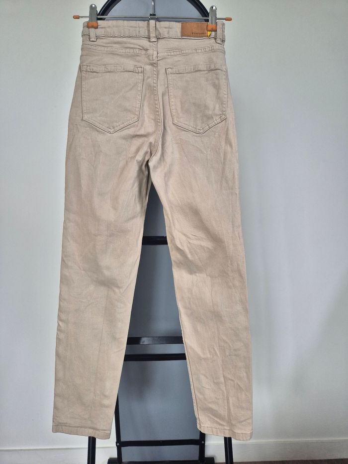 jean mom slim fit beige stradivarius taille 36 - photo numéro 2