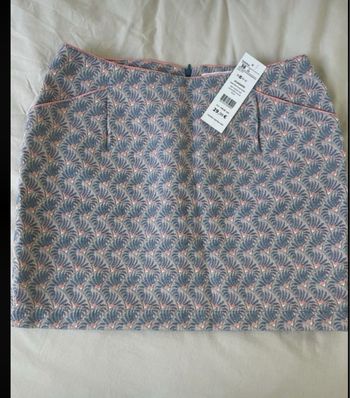 jupe cache cache 38 neuve avec étiquettes  couleur rose / bleu/ fibre doré