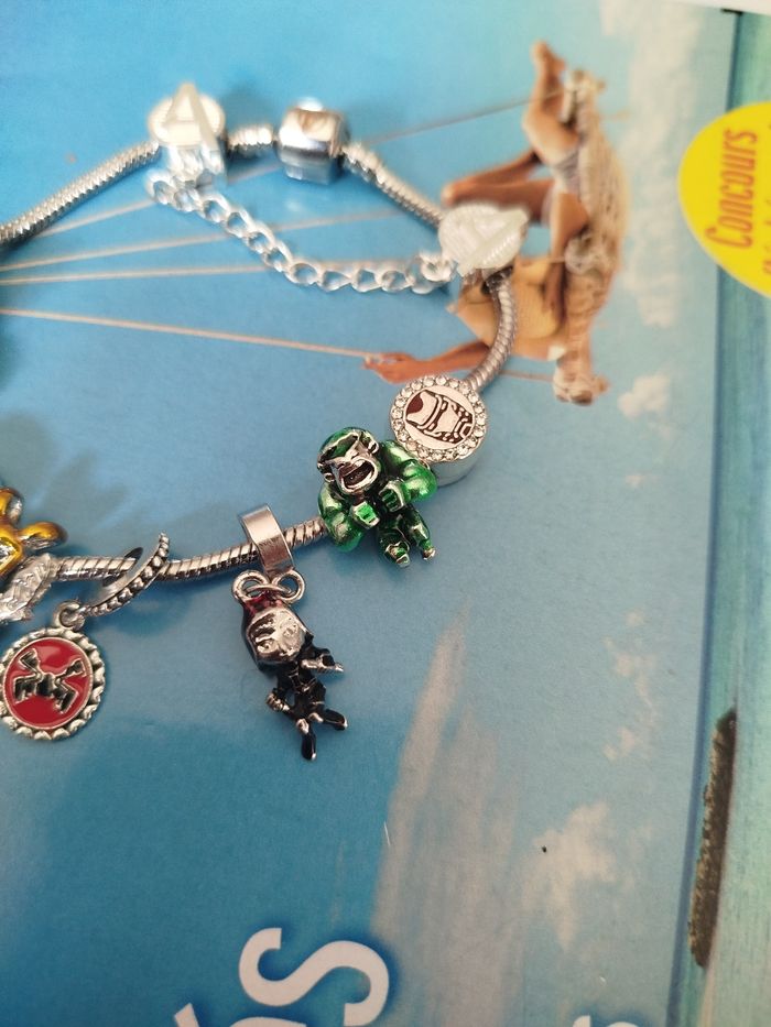Magnifique bracelet avengers neuf 19 cm avec charm Loki hulk black panther - photo numéro 2